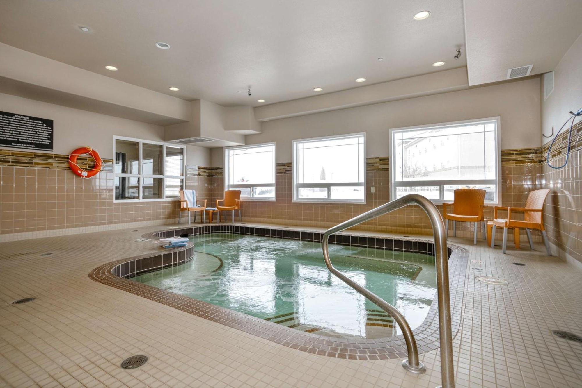 Coast Weyburn Hotel Luaran gambar