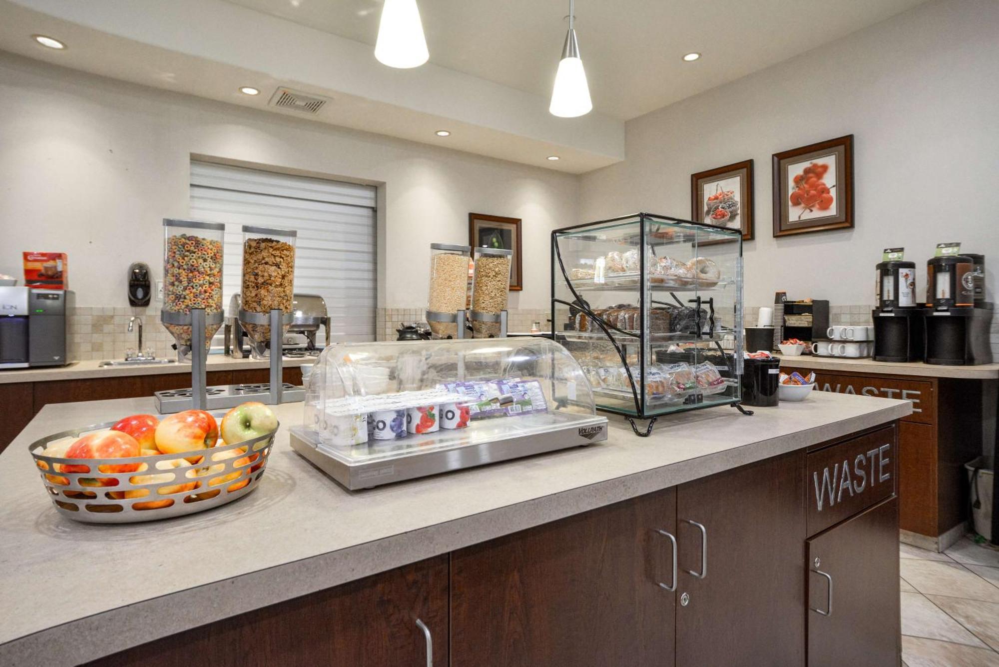 Coast Weyburn Hotel Luaran gambar